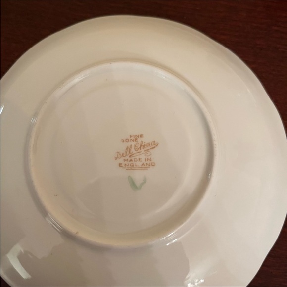 612. VINTAGE BELL BONE CHINA CUP & SAUCER SET - Picture 4 of 6